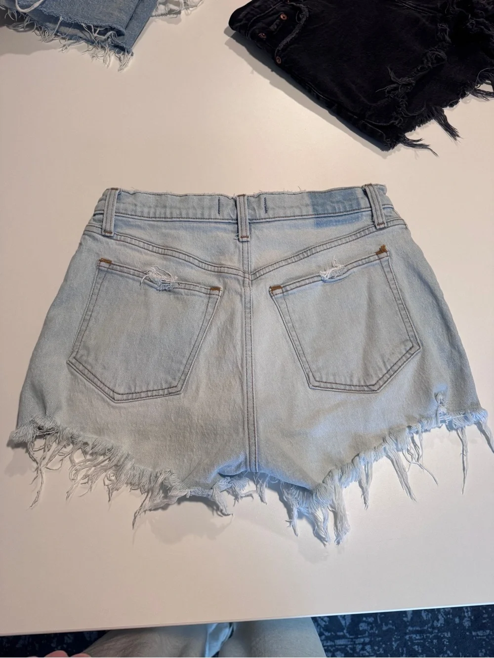 Abercrombie & Fitch Curve Love High-Rise Mom Short - Picture 3 of 3